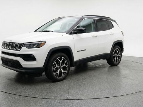Used 2025 Jeep Compass Limited AWD/4WD image 3
