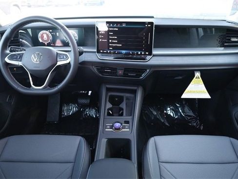 New 2025 Volkswagen Tiguan SE image 23