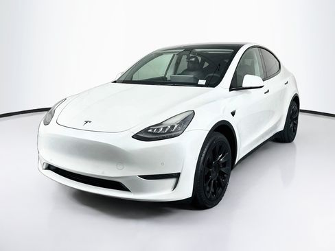 Used 2021 Tesla Model Y Long Range AWD/4WD image 3