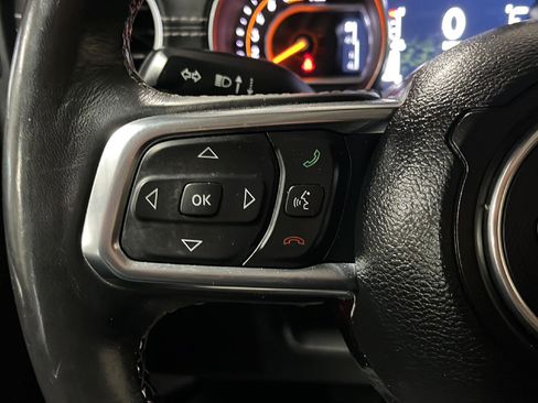 Used 2019 Jeep Wrangler Unlimited Sahara image 18