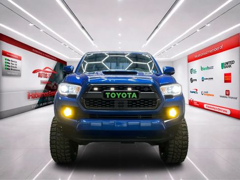 Used 2018 Toyota Tacoma TRD Sport AWD/4WD image 2