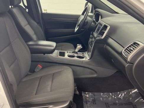 Used 2020 Jeep Grand Cherokee Laredo image 22