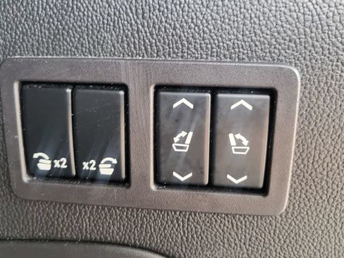 Used 2018 Cadillac Escalade Platinum AWD/4WD image 13