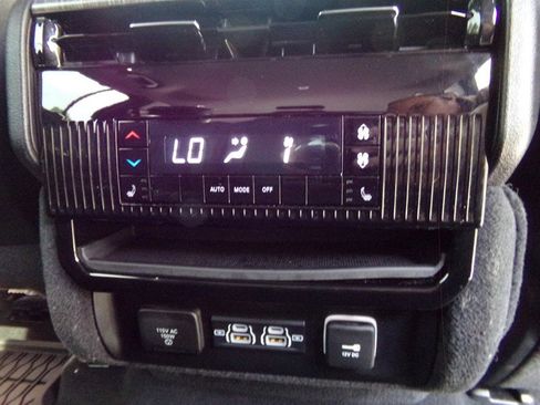 Used 2023 Jeep Wagoneer Series III w/ Convenience Group I image 30