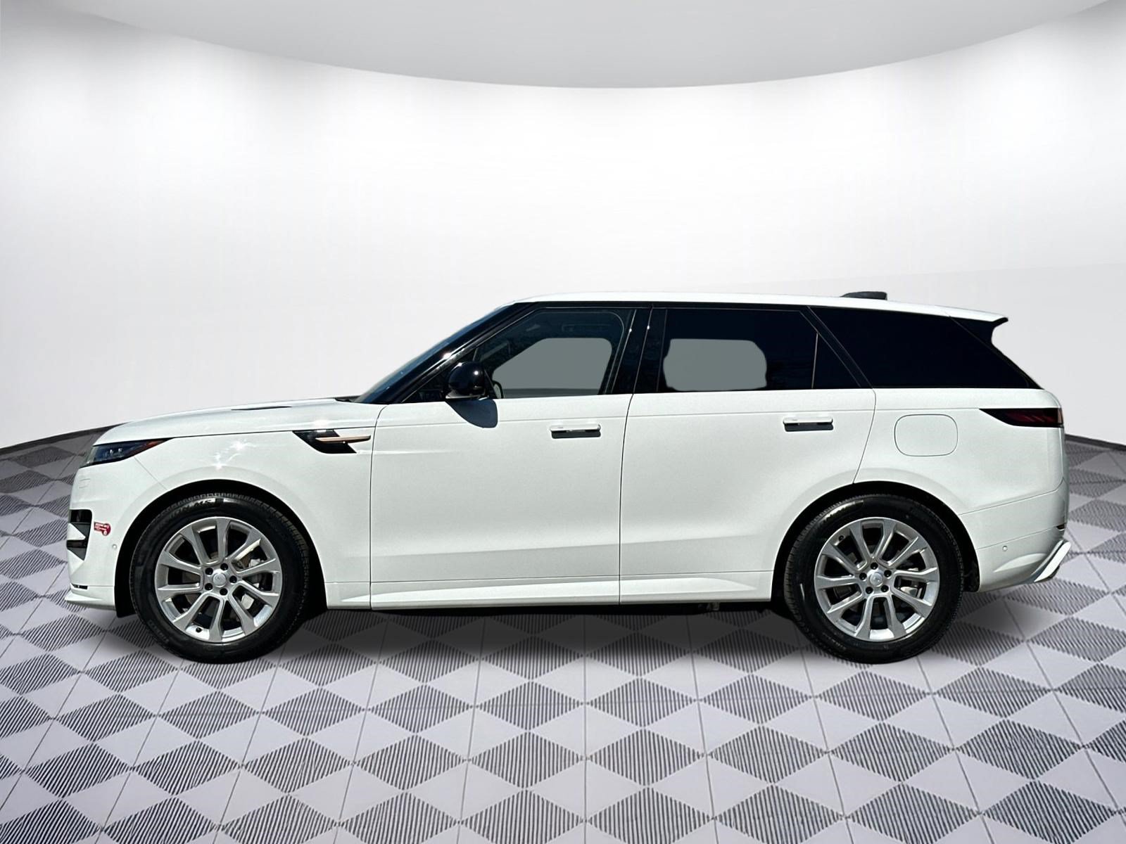 Used 2025 Land Rover Range Rover Sport Dynamic SE AWD/4WD image 2