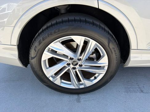 Used 2021 Audi Q7 2.0T Premium Plus w/ Premium Plus Package AWD/4WD image 6