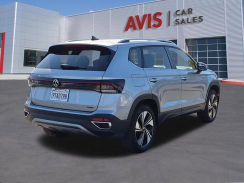 Used 2025 Volkswagen Taos SE AWD/4WD image 6
