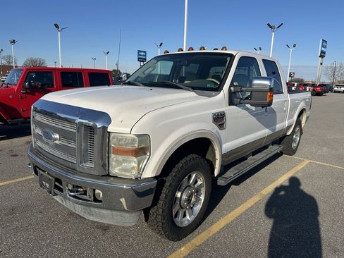 Used 2010 Ford F250 Lariat image 2