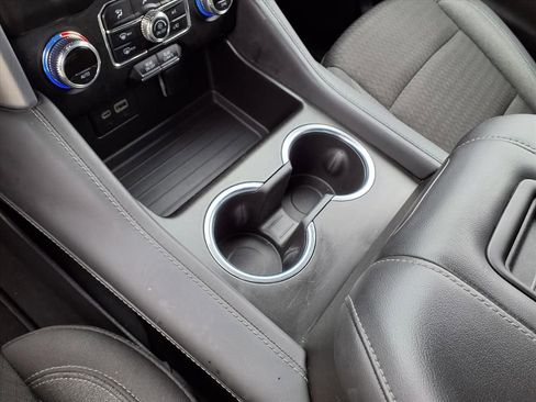 Used 2024 GMC Yukon XL SLE image 25