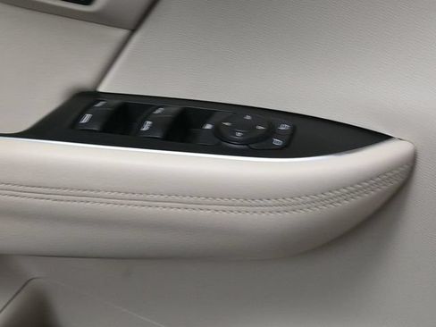 Used 2022 Buick Envision Essence w/ Safety Package FWD image 23