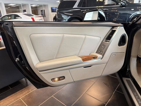 Used 2006 Cadillac XLR RWD image 11