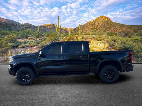 Used 2023 Chevrolet Silverado 1500 ZR2 w/ Technology Package AWD/4WD image 7