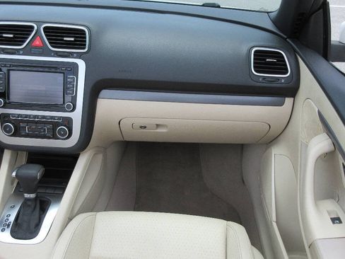 Used 2011 Volkswagen Eos Komfort FWD image 29