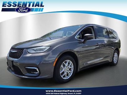 Used 2023 Chrysler Pacifica Touring-L