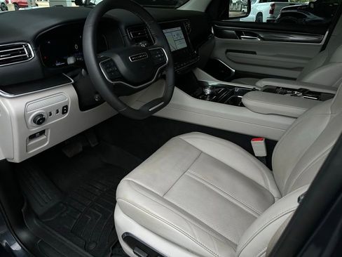 Used 2024 Jeep Wagoneer L 4WD w/ Rear Seat Video Group 1 image 11