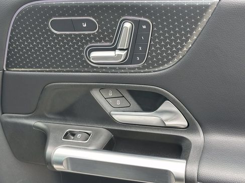 Certified 2025 Mercedes-Benz GLB 250 image 17