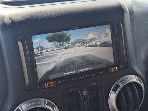 Used 2017 Jeep Wrangler Unlimited Sahara w/ Connectivity Group image 21