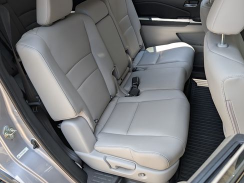 Used 2016 Honda Pilot Touring image 23