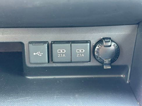 Used 2021 Toyota Highlander XLE FWD image 32