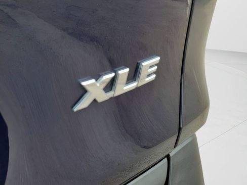 Used 2021 Toyota RAV4 XLE w/ Convenience Package image 7