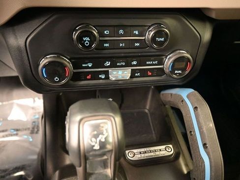 Used 2023 Ford Bronco Wildtrak image 12