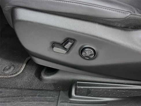 Used 2025 Chrysler Pacifica Select FWD image 21