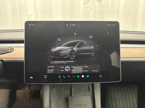 Used 2023 Tesla Model 3 Standard Range image 18