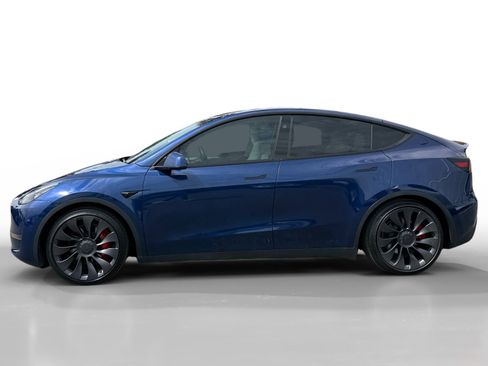 Used 2024 Tesla Model Y Performance AWD/4WD image 2
