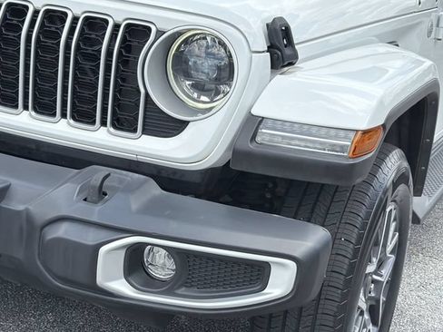 Used 2024 Jeep Wrangler Unlimited Sahara AWD/4WD image 10