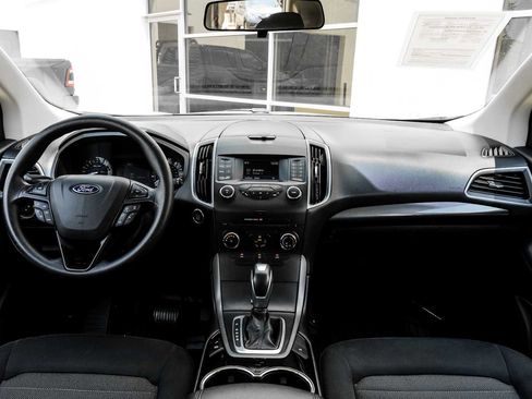 Used 2017 Ford Edge SE image 14