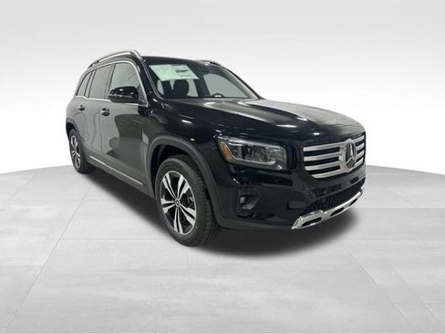 New 2025 Mercedes-Benz GLB 250 4MATIC image 3