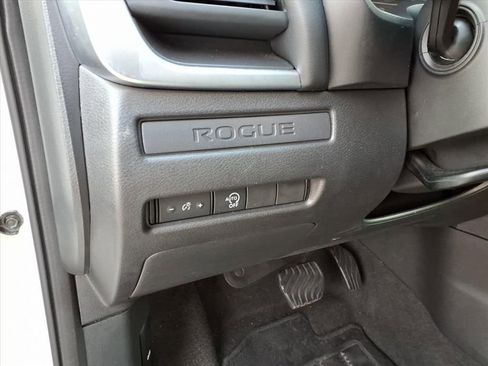 Used 2023 Nissan Rogue S image 18