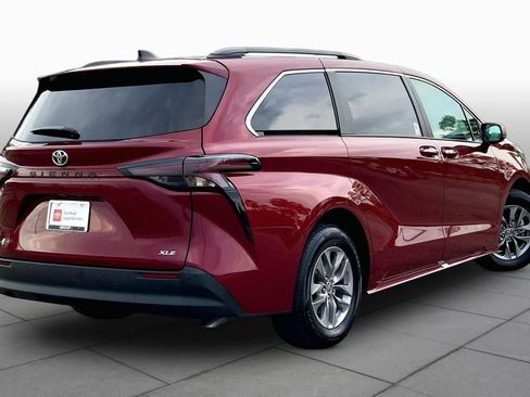 Certified 2026 Toyota Sienna XLE FWD image 13