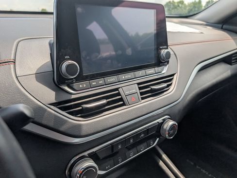Used 2022 Nissan Altima 2.5 SR FWD image 15