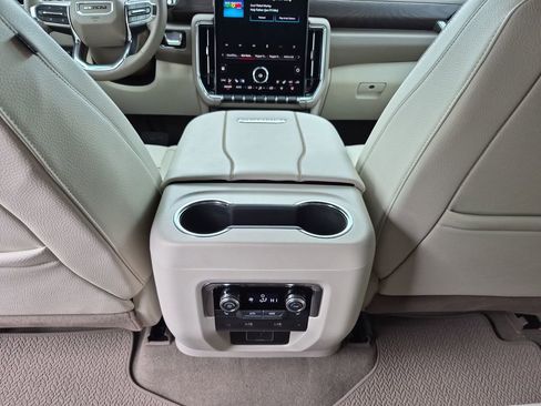 Used 2026 GMC Yukon Denali w/ Denali Reserve Package AWD/4WD image 37