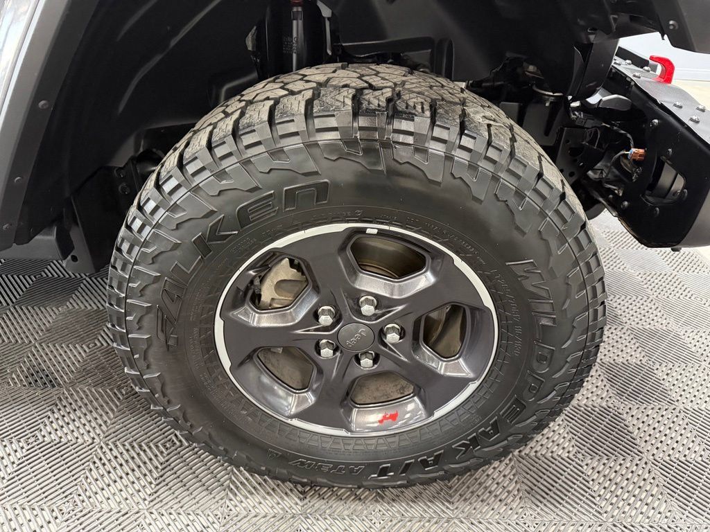 Used 2023 Jeep Gladiator Rubicon w/ LED Lighting Group AWD/4WD image 18