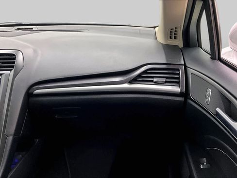 Used 2019 Ford Fusion Titanium FWD image 18