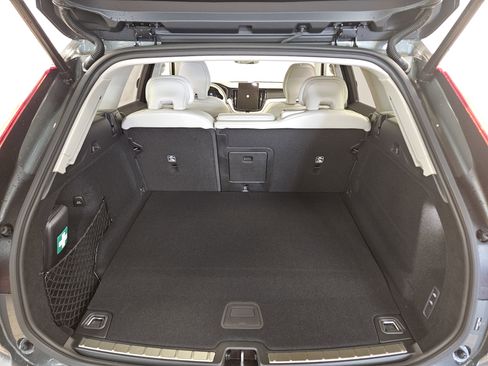 New 2026 Volvo XC60 T8 Ultra AWD/4WD image 17