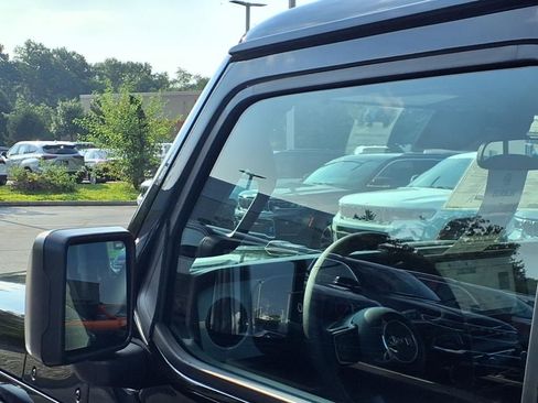 New 2025 Jeep Gladiator Sport image 24