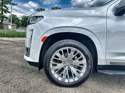 Used 2021 Cadillac Escalade Premium Luxury AWD/4WD image 21