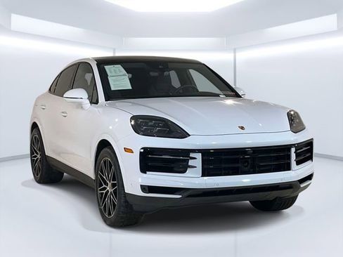 Certified 2025 Porsche Cayenne Coupe image 3