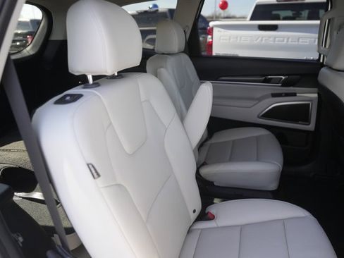 Used 2023 Kia Telluride S image 16