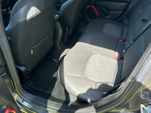 Used 2017 Jeep Renegade Trailhawk AWD/4WD image 12