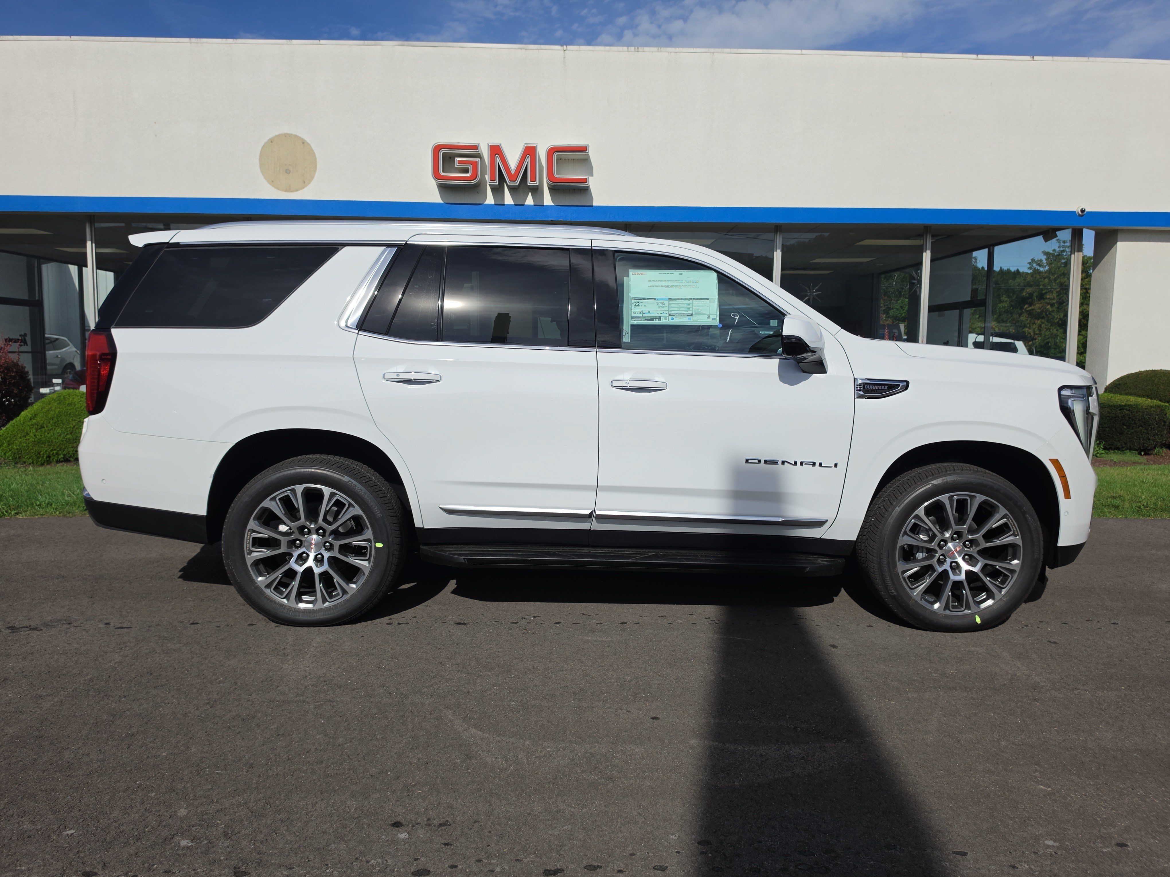 New 2026 GMC Yukon Denali w/ Advanced Technology Package AWD/4WD image 2