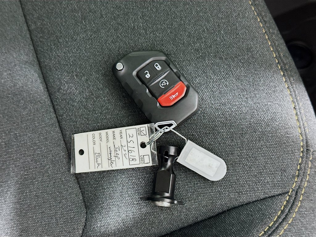 New 2025 Jeep Wrangler Unlimited Sahara AWD/4WD image 19