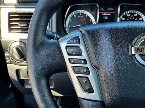 Used 2019 Nissan Titan SV image 23