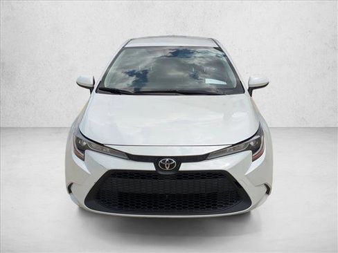 Used 2021 Toyota Corolla LE image 2