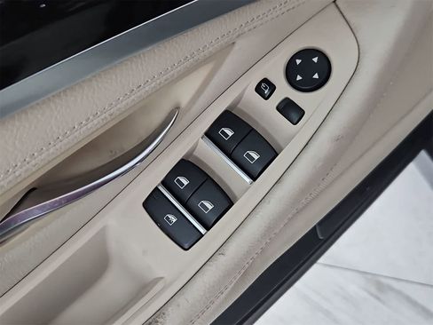 Used 2011 BMW 528i Sedan image 17