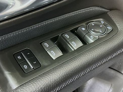 Used 2023 GMC Yukon XL Denali w/ Denali Reserve Package image 19