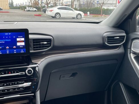 Used 2023 Ford Explorer Limited image 35